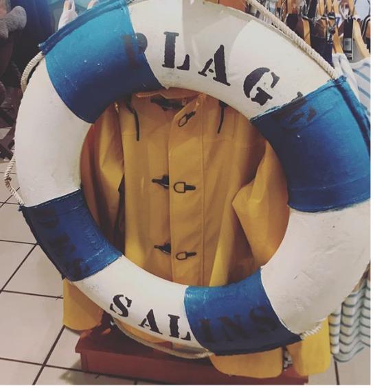 Riviera Deco Sailing