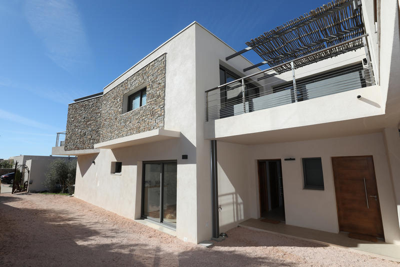 Villa - 300 m² - 9 pièces