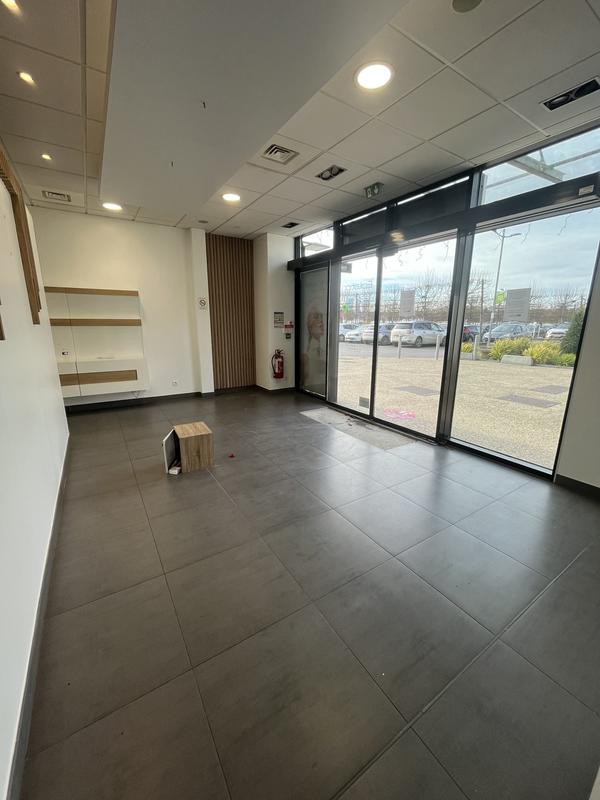 Local commercial - 110 m²