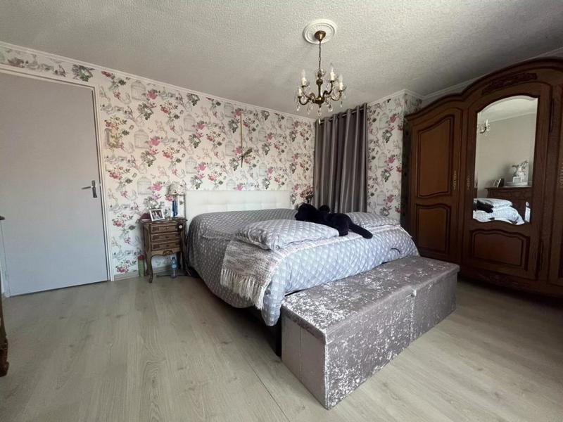 Maison - 99 m² - 5 pièces