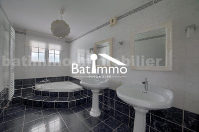 Maison - 210 m² - 7 pièces