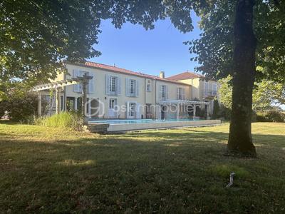 Propriété - 600 m² - 13 pièces