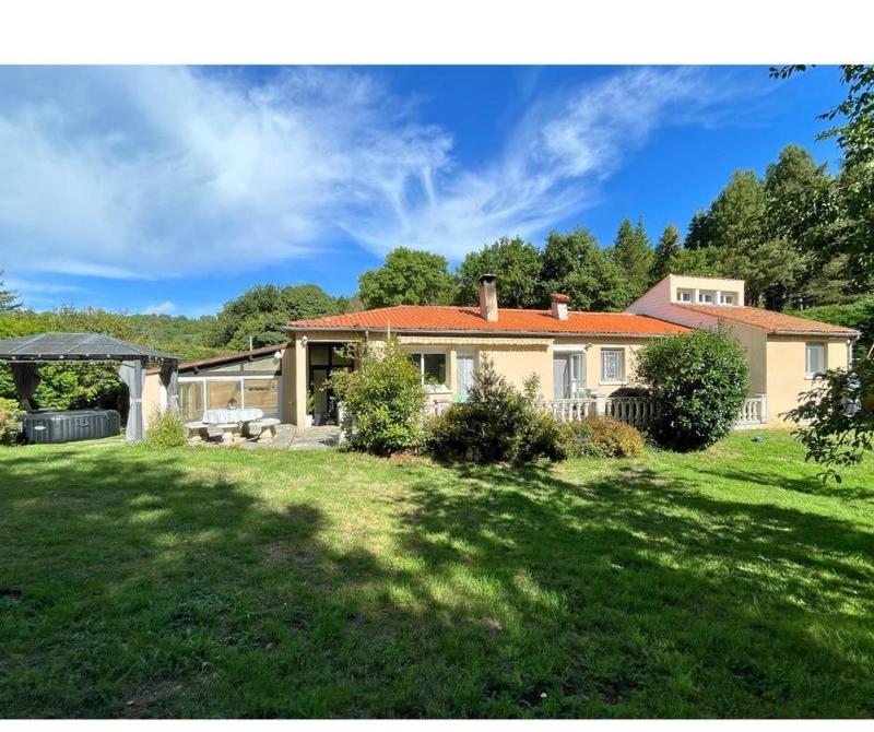 Maison - 182 m² - 10 pièces