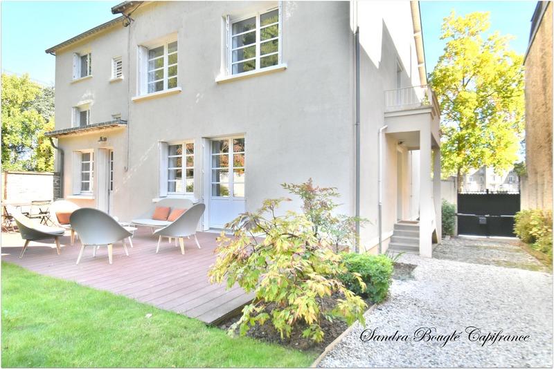 Maison de ville - 239 m² - 8 pièces