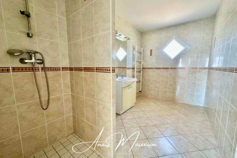 Maison - 99 m² - 5 pièces