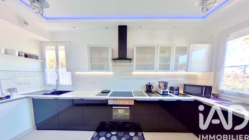 Maison - 280 m² - 10 pièces