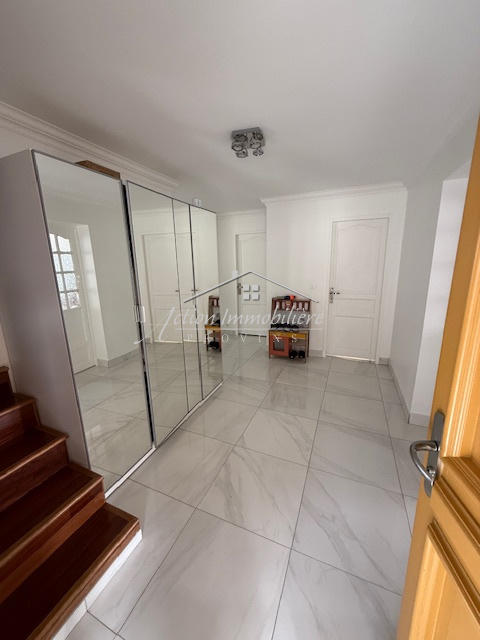 Maison - 234 m² - 6 pièces