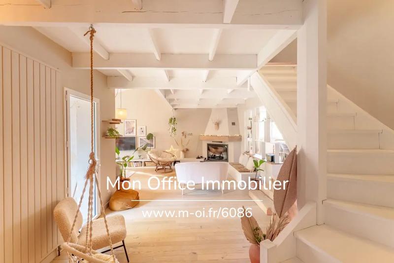 Maison - 230 m² - 8 pièces