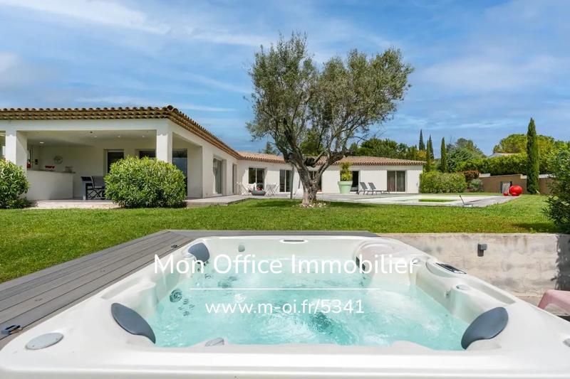 Maison - 260 m² - 8 pièces