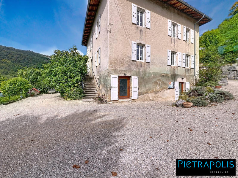 Maison - 268 m² - 10 pièces