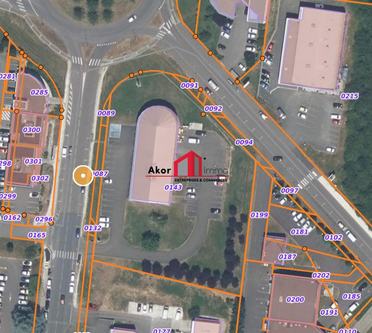 Local commercial - 1 323 m²