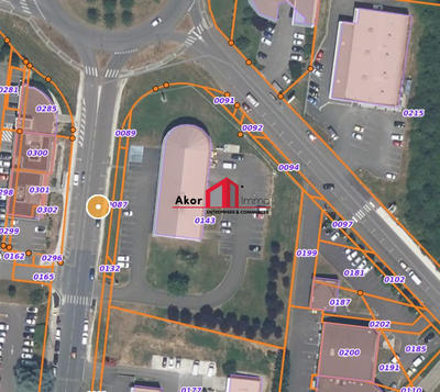 Local commercial - 1 323 m²