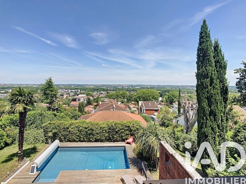 Maison - 252 m² - 7 pièces