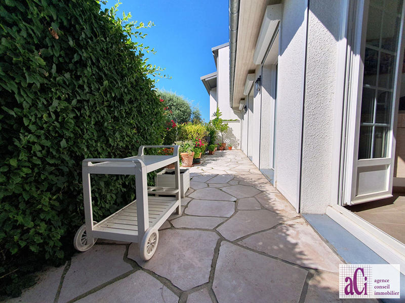 Maison - 177 m² - 7 pièces