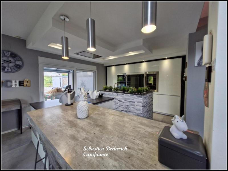 Maison - 240 m² - 8 pièces