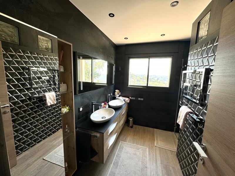 Villa - 358 m² - 10 pièces