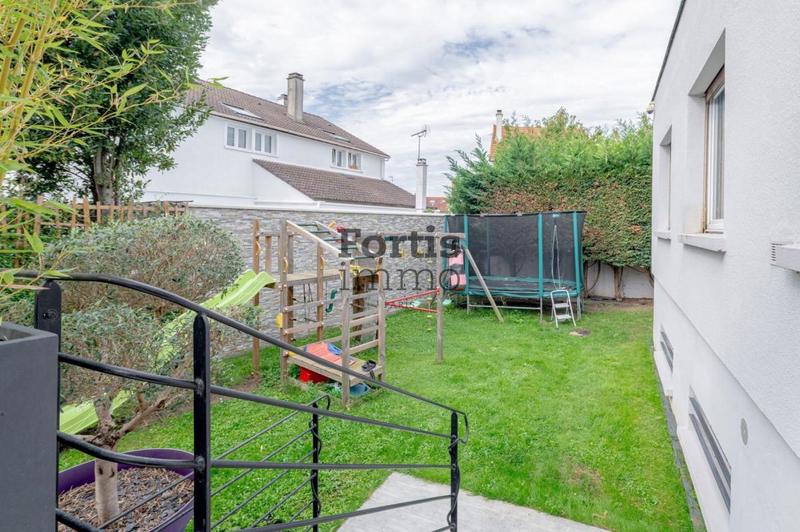 Maison - 226 m² - 9 pièces