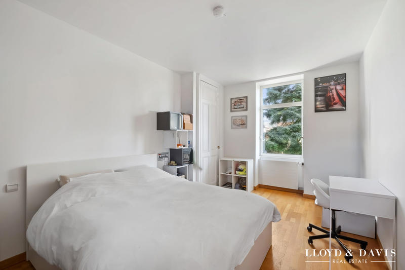 Maison - 280 m² - 9 pièces