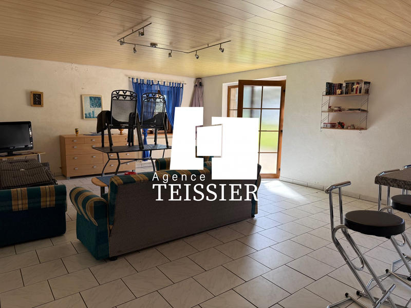 Maison - 217 m² - 9 pièces