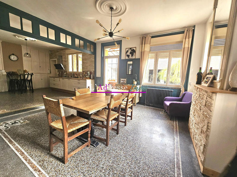 Maison - 182 m² - 10 pièces