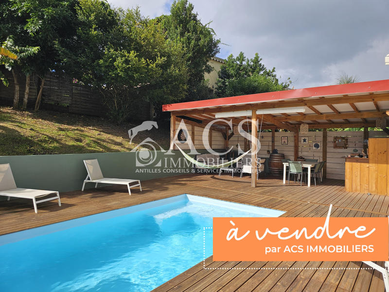 Maison - 204 m² - 7 pièces