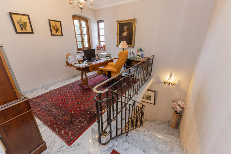 Maison - 280 m² - 7 pièces