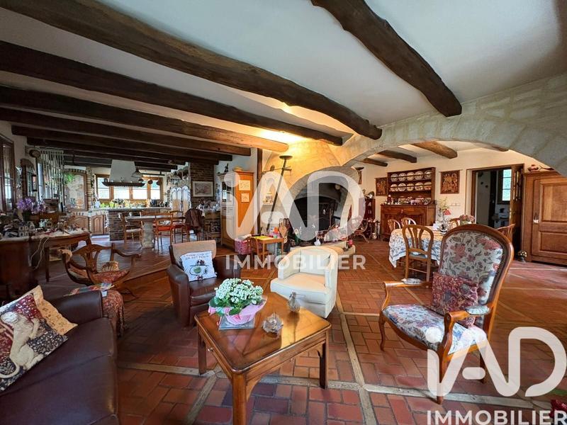 Maison - 239 m² - 7 pièces