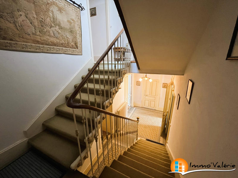 Maison - 761 m² - 16 pièces