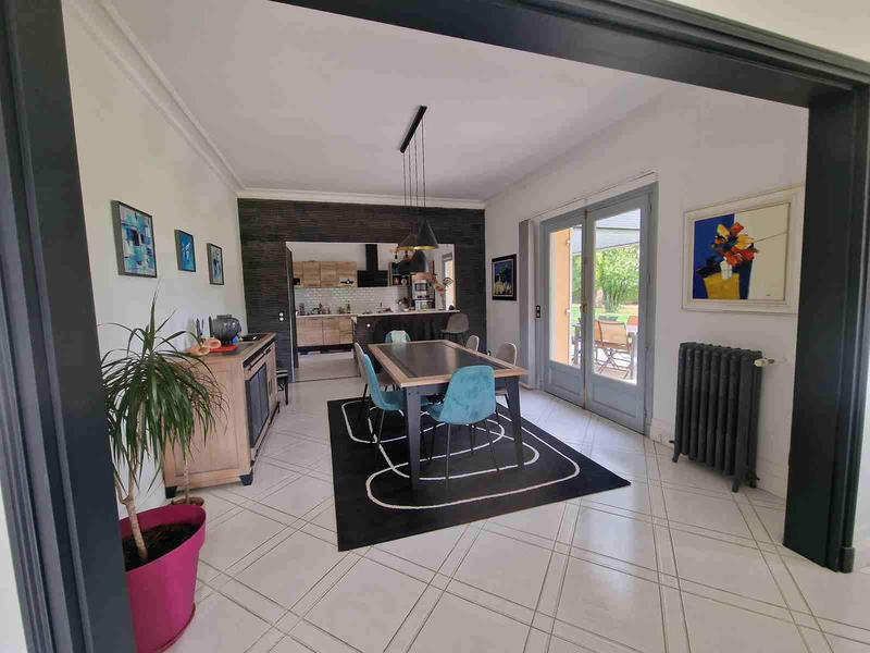 Maison - 255 m² - 8 pièces