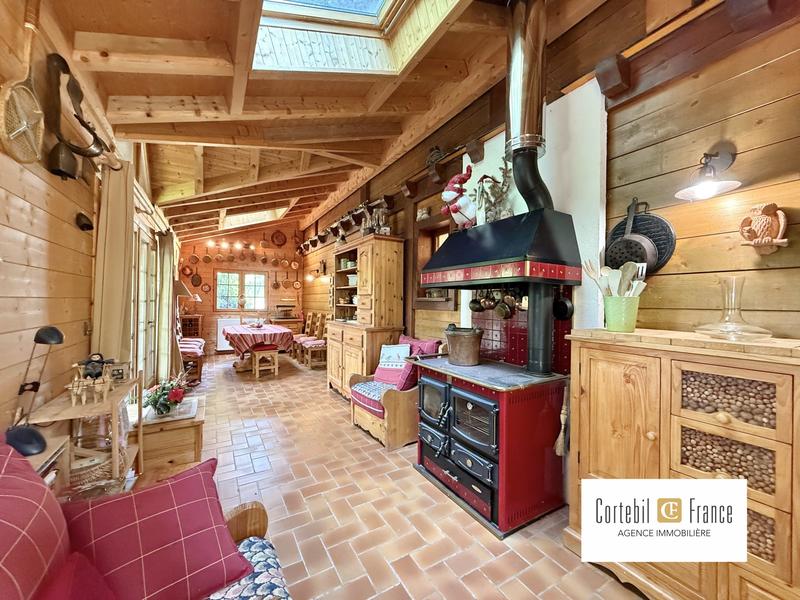 Châlet - 248 m² - 8 pièces