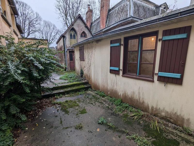 Maison - 200 m² - 7 pièces