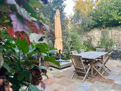 Maison - 230 m² - 9 pièces