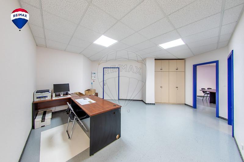 Local commercial - 119 m² - 4 pièces