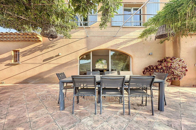 Maison - 200 m² - 5 pièces