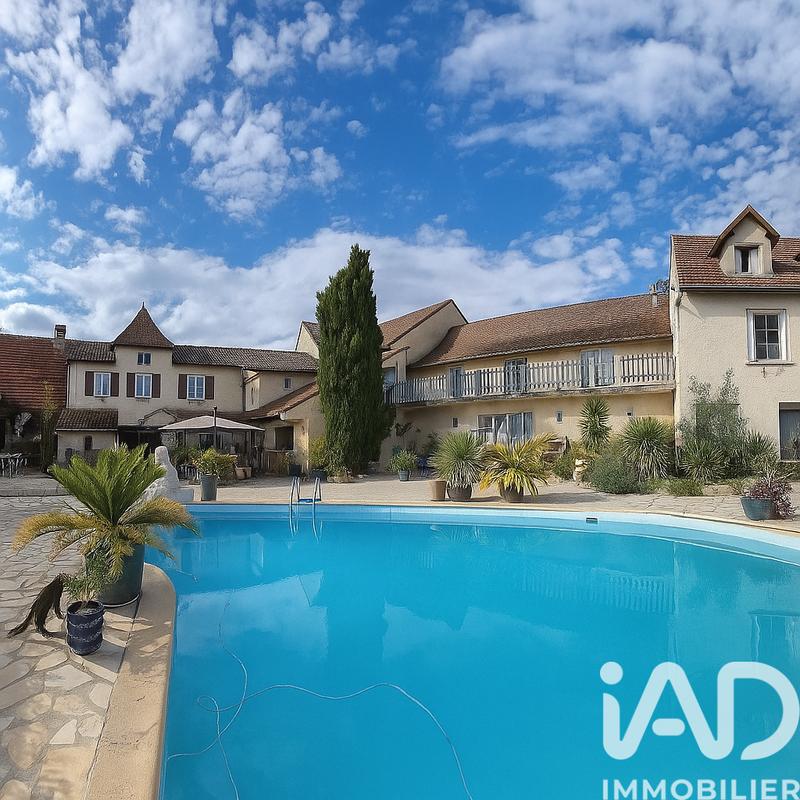 Maison - 1 300 m² - 20 pièces