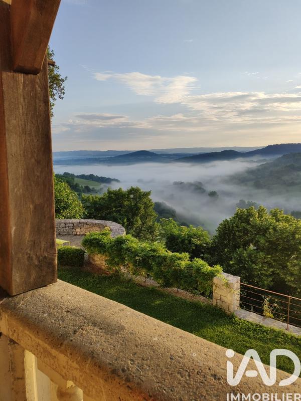 Maison - 1 000 m² - 30 pièces