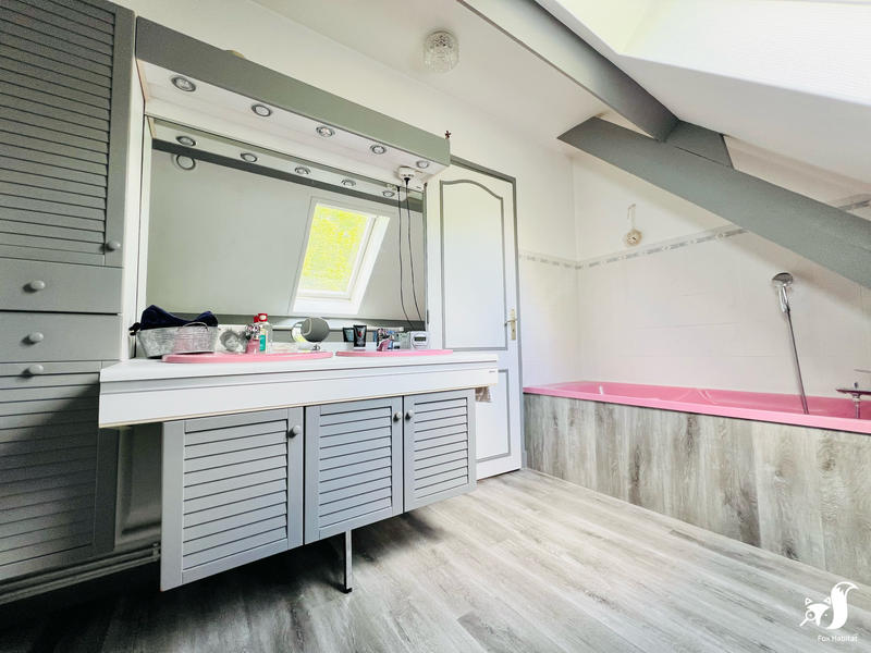 Maison - 140 m² - 9 pièces