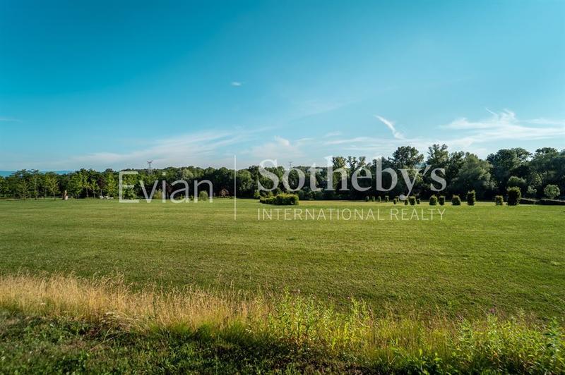 Château - 1 204 m² - 19 pièces