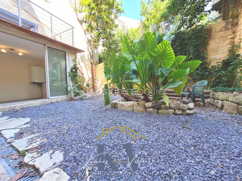 Studio - 86 m² - 5 pièces