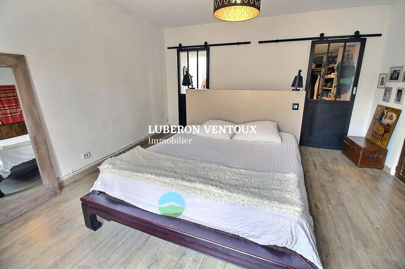 Maison - 230 m² - 8 pièces