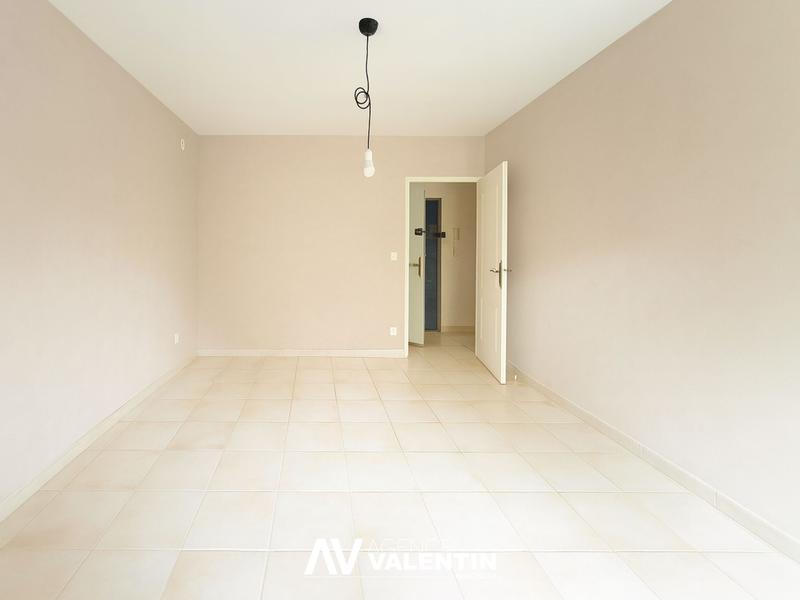 Appartement - 77 m² - 2 pièces