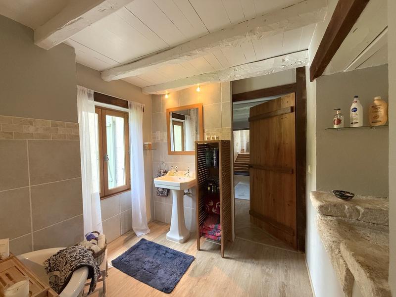 Maison - 360 m² - 8 pièces