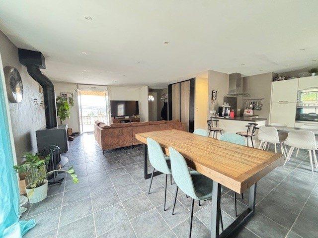 Maison - 96 m² - 5 pièces