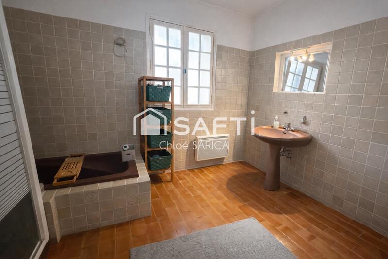 Maison - 247 m² - 6 pièces