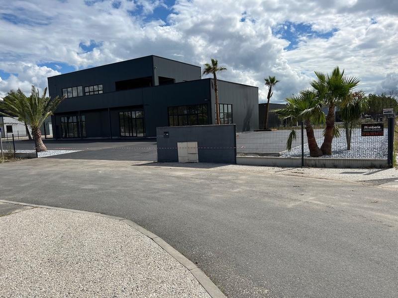 Local commercial - 671 m² - 5 pièces