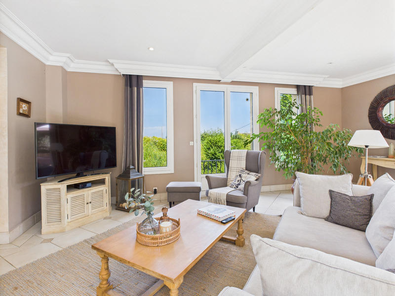 Maison - 230 m² - 7 pièces