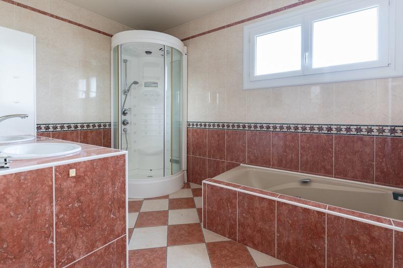 Maison - 230 m² - 10 pièces