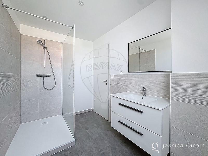 Maison - 230 m² - 8 pièces