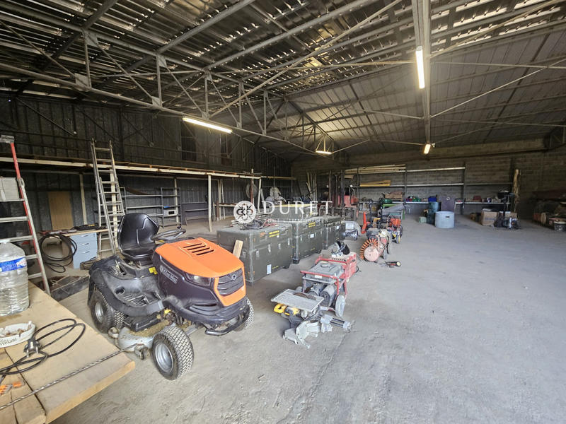 Local d'activités - 695 m²