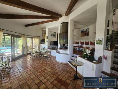 Villa - 197 m² - 8 pièces